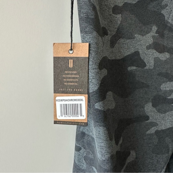 NOBULL • Chrome Black Camo Compression 3/4 Length Tights Pants - Picture 9 of 12